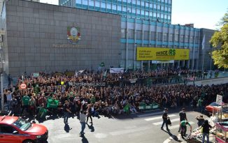 Sindjus-RS: mais de 1500 trabalhadores realizam ato que marca 15º dia da greve do Judiciário