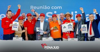 Governo assina projeto de lei sobre negociação coletiva no serviço público