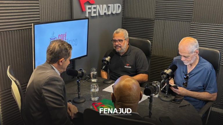 Fenajud inaugura estúdio de podcast, com “Café com Política” no novo espaço