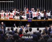 Pressão popular e atuação de parlamentares progressistas garantem avanço do fim da escala 6×1